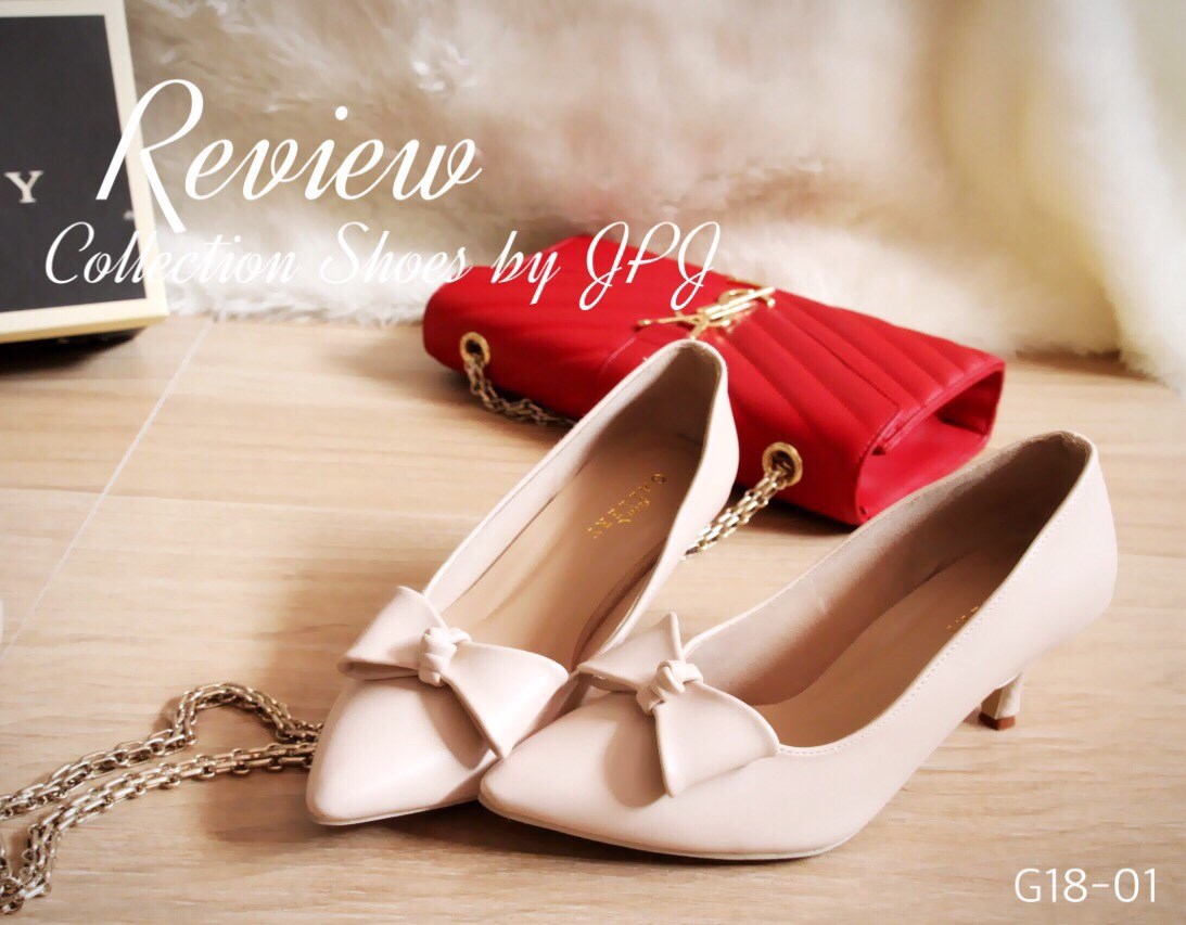 พร้อมส่ง : รองเท้าคัชชูหัวแหลมประดับโบว์ (ครีม)