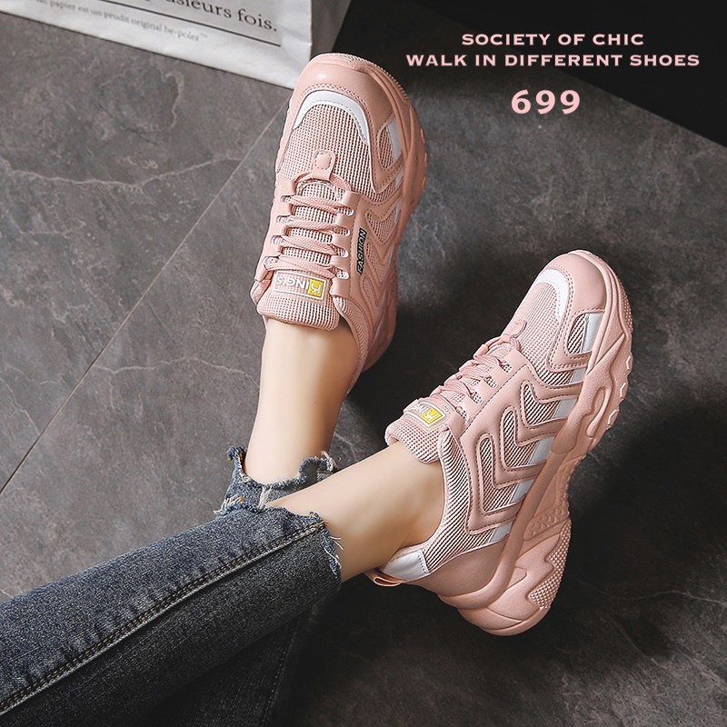 รองเท้าผ้าใบกันลื่นสไตล์สปอร์ต (สีขาว)