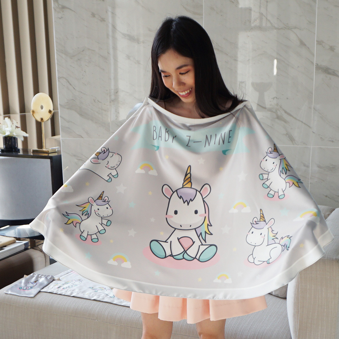 ผ้าคลุมให้นม สั่งทำใส่ชือ ลาย Unicorn - Grey