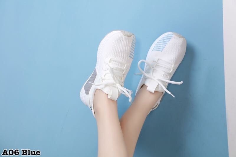 รองเท้าผ้าใบแฟชั่นสไตล์Sportแต่งสี (สีฟ้า)