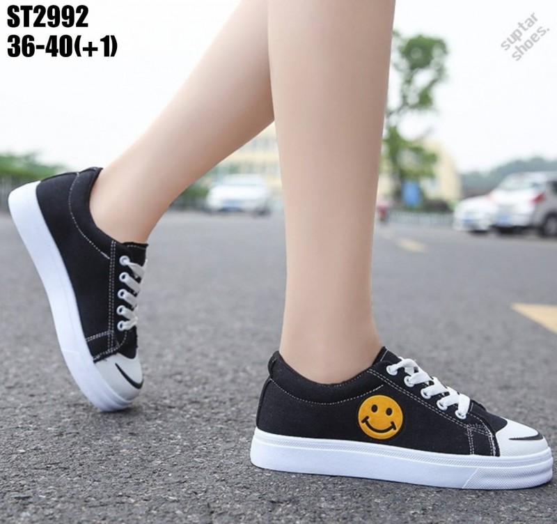 รองเท้าผ้าใบแฟชั่นแต่งหน้ายิ้ม (สีดำ)