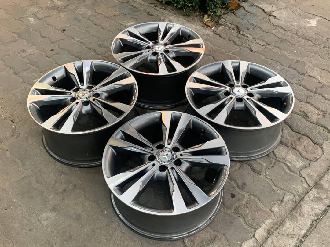 ล้อแท้ w205 ป้ายแดง ติดรถ ขอบ18