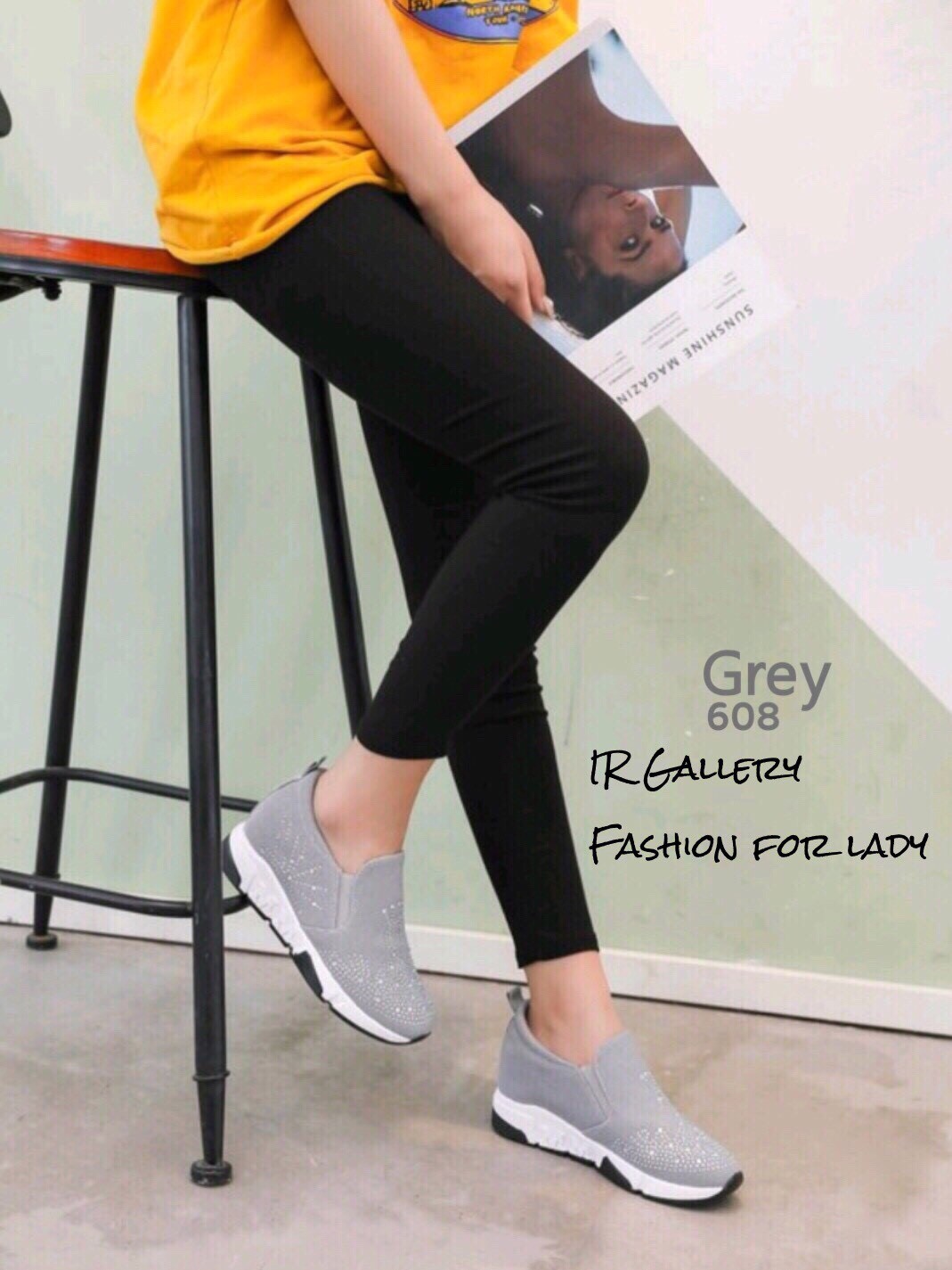 รองเท้าผ้าใบเสริมส้นแต่งคริสตัล (สีเทา)