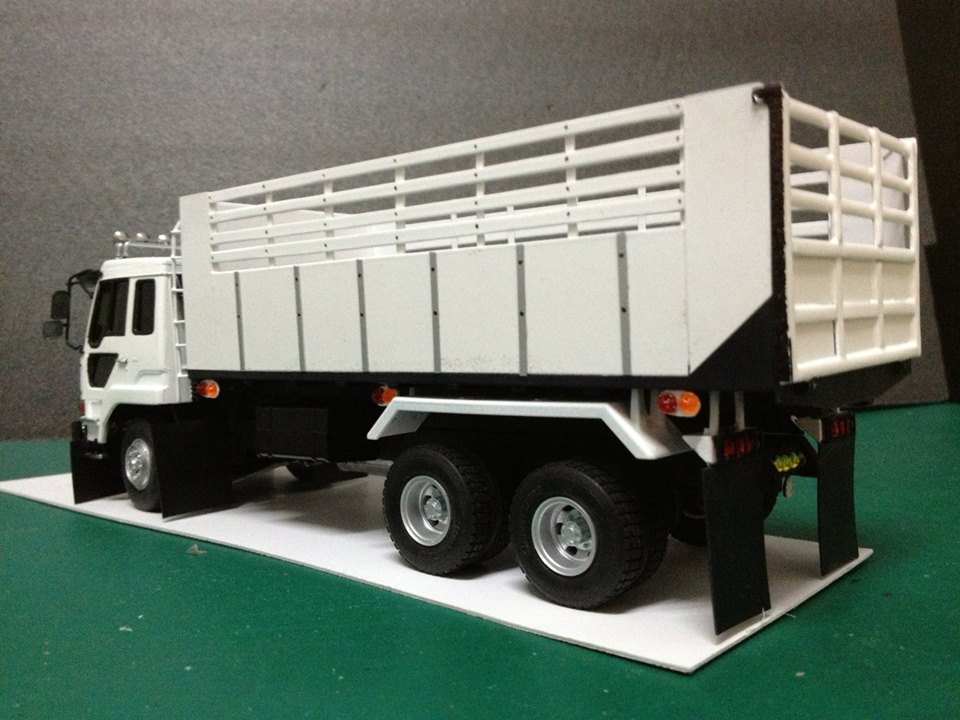 โมเดลรถขนดิน 10 ล้อ 1/32