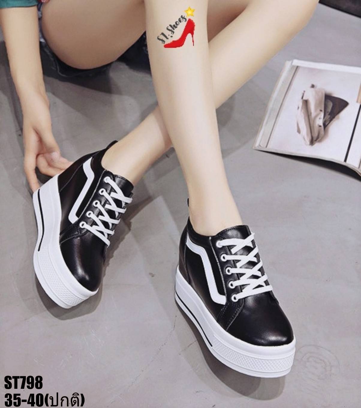 รองเท้าผ้าใบเสริมส้นแต่งลายเส้นทูโทน (สีดำ)