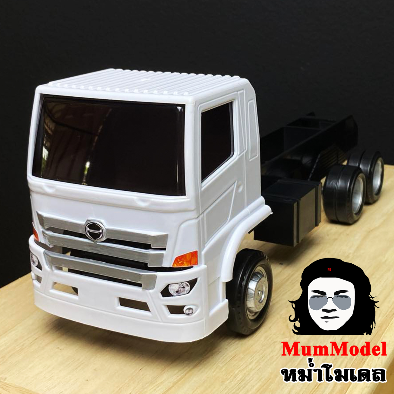 หม่ำโมเดลรถบรรทุกของเล่น หน้าเลส ล้อเงิน รถจำลองตั้งโชว์ ไม่ใช่รถบังคับ โมเดลรถบรรทุก เข็นเล่นได้ล้อหมุน