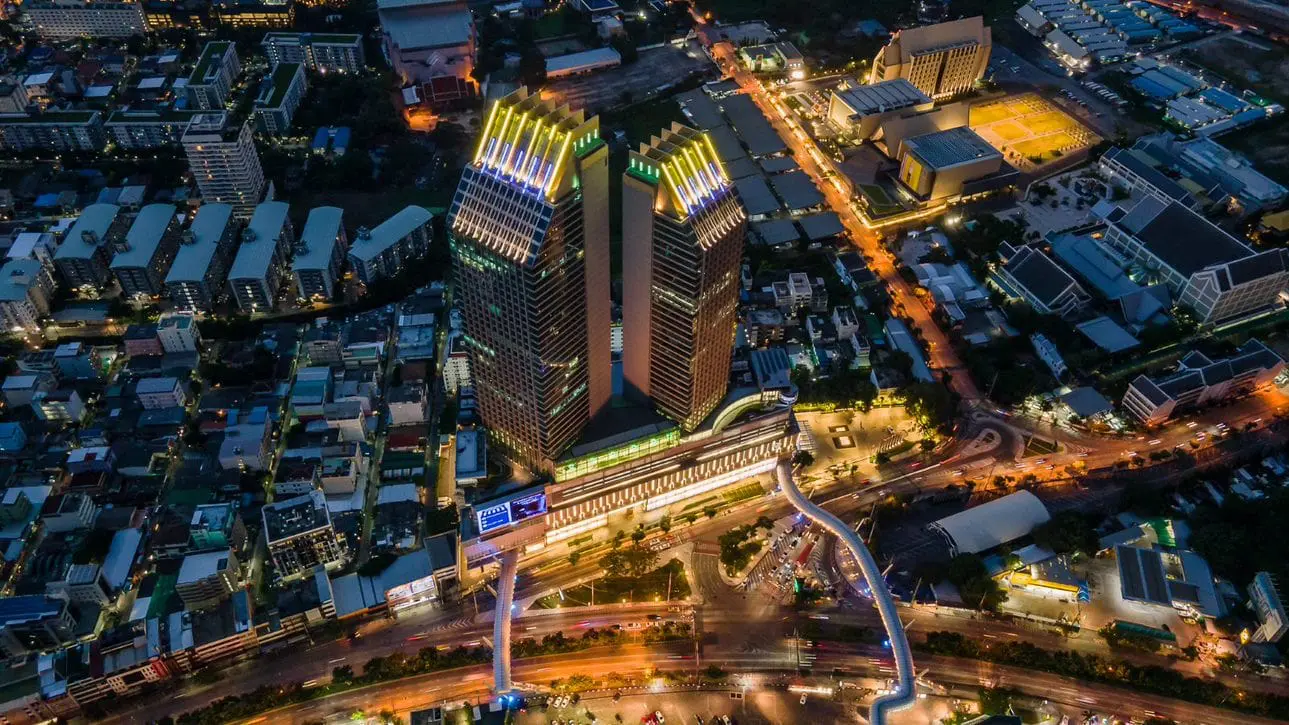 อาคารซีดับเบิลยู ทาวเวอร์ (CW Tower) สำนักงานให้เช่าติดถนนรัชดาภิเษก กรุงเทพฯ ใกล้เดอะ สตรีท รัชดา