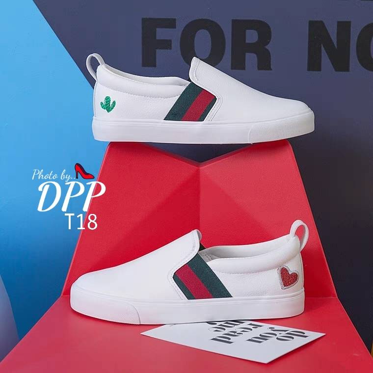 รองเท้าผ้าใบSlip onปักลายหัวใจ