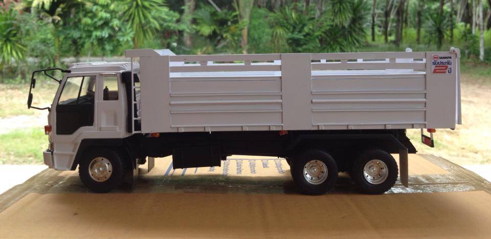 โมเดลรถบรรทุกดัมพ์สามมิตรจำลอง 1/32