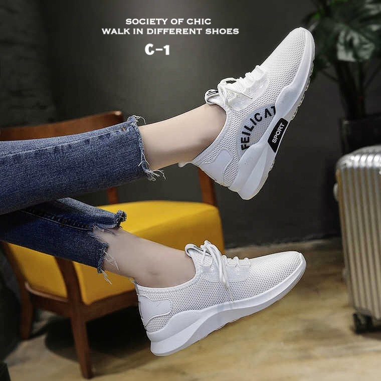 รองเท้าผ้าใบแฟชั่นทรงสปอร์ตสกรีนลาย (สีขาว)