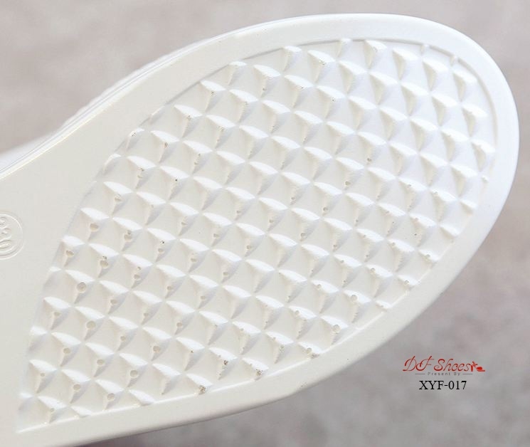 รองเท้าผ้าใบเสริมส้นแต่งซิปดาวสไตล์แฟชั่นเกาหลี (สีดำ)