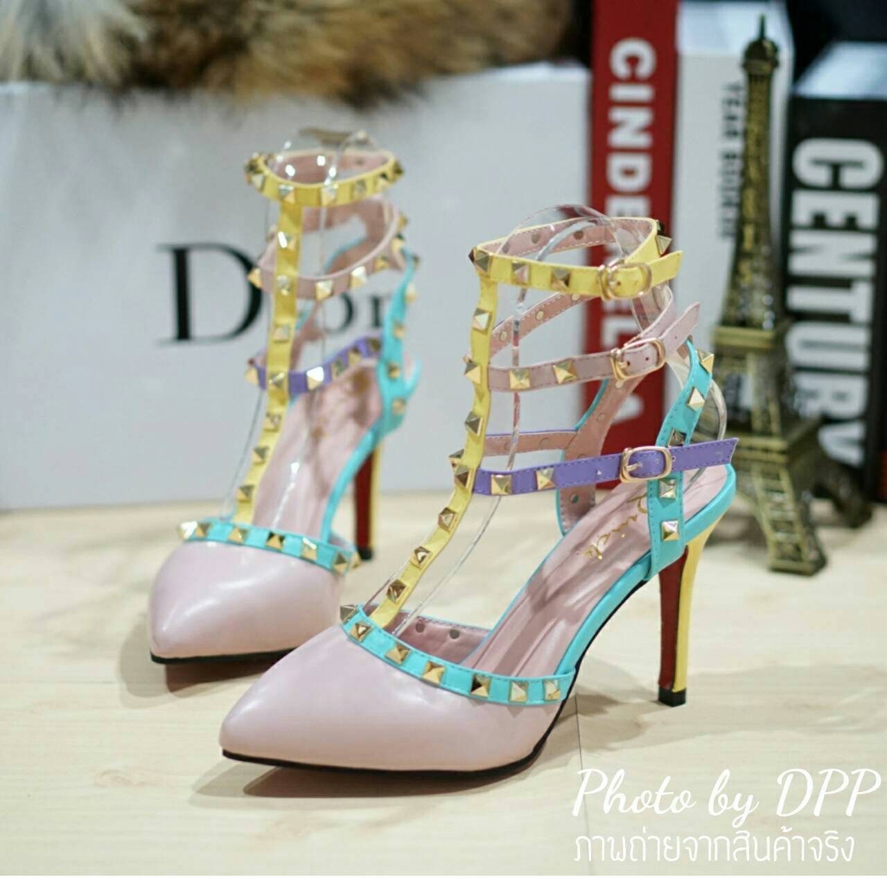 พร้อมส่ง : รองเท้าส้นสูงValentino pastel heels 2015 (สีชมพูมุก)