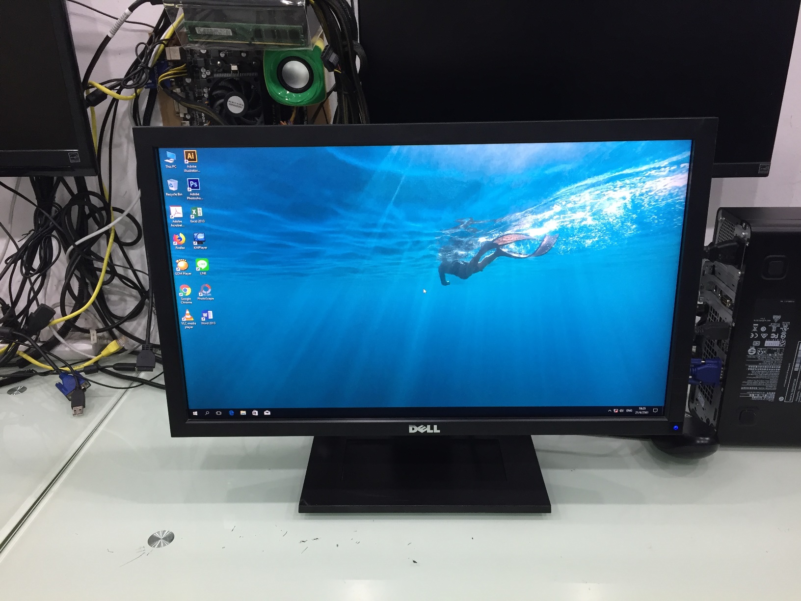 21.5" Full HD DELL E2211Hb