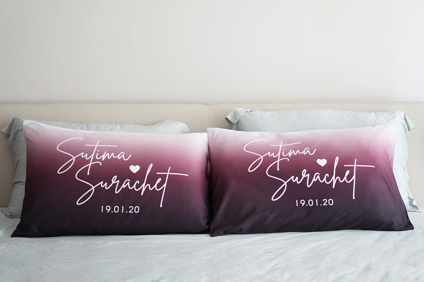 ปลอกหมอนหนุนคู่ พิมพ์ลายเต็มผืน Gradient - Burgundy - White