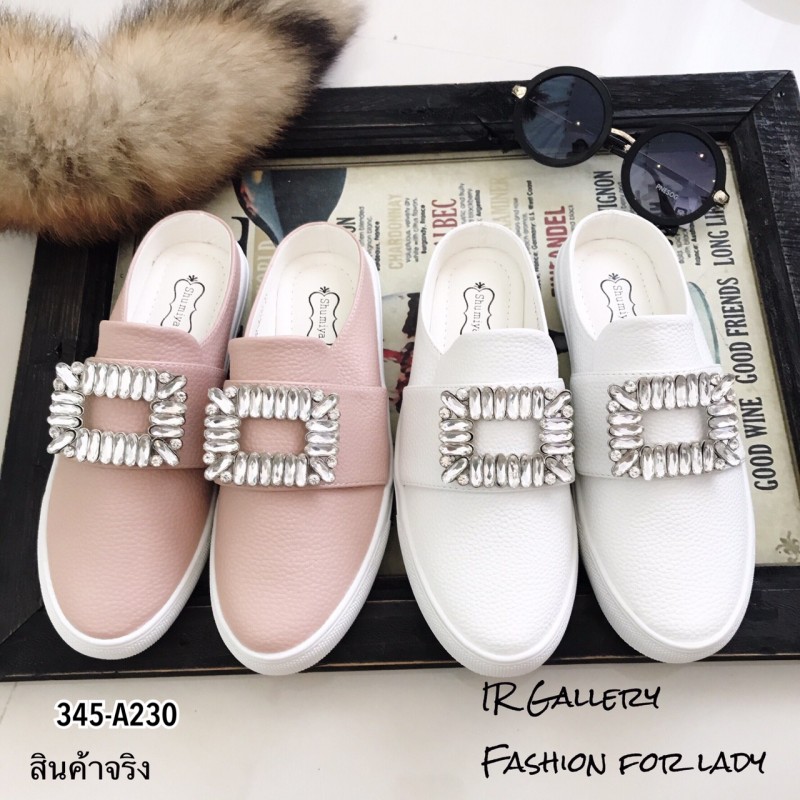 รองเท้าผ้าใบเปิดส้นแต่งเพชรหน้า (สีชมพู)