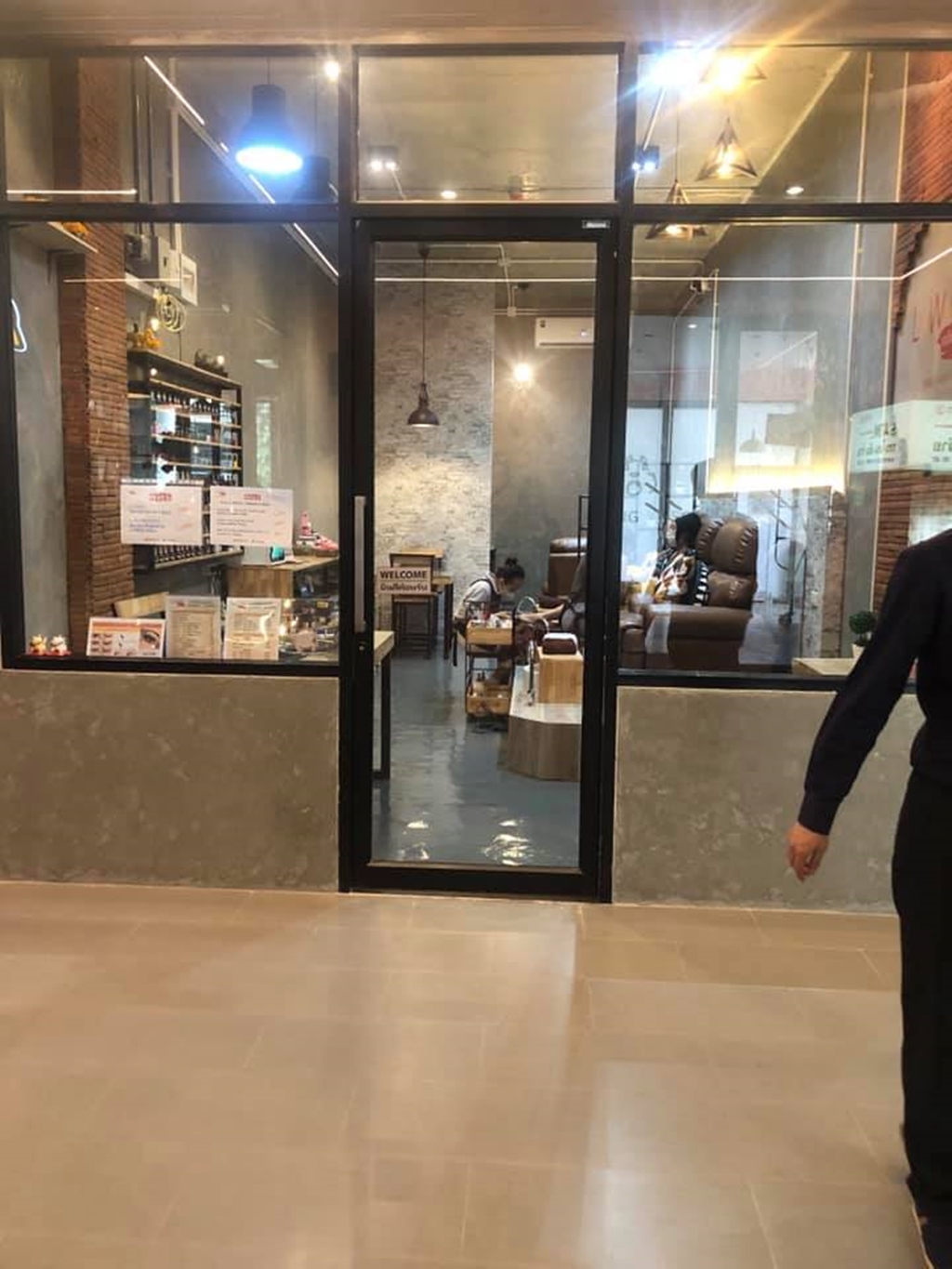 ให้เช่าพื้นที่ขายสินค้าในคอมมูนิตี้มอลล์ บ้านก้ามปู แอท อโศก (Baankampu@Asoke) ติดถนนอโศก และ มศว.