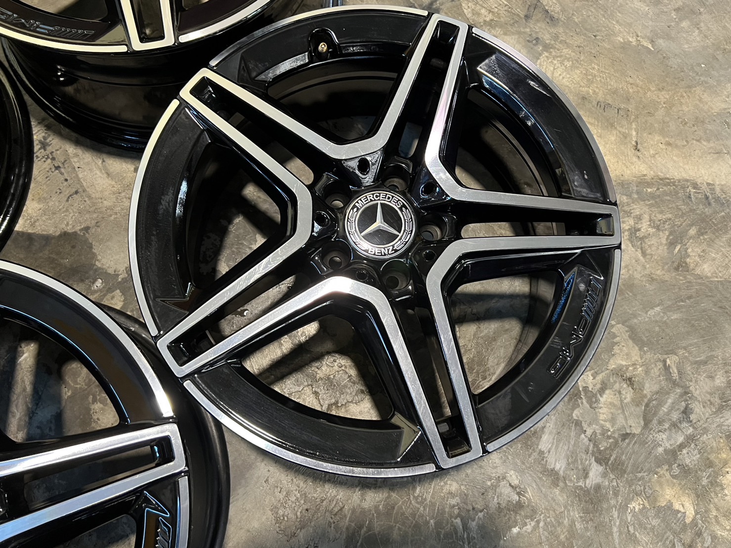 ล้อเบนซ์แท้ AMG 5 tawin spoke 18" C-class w205