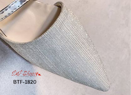 รองเท้าส้นเตี้ยแต่งสายรัดหน้า (สีเงิน)