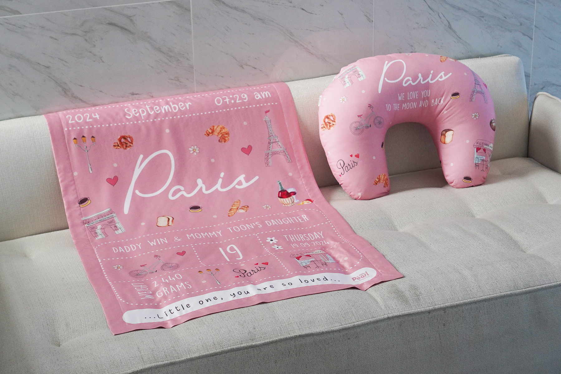 ชุดของขวัญเด็กแรกเกิด ผ้าห่ม ขนาด75x100cm + หมอนรองให้นม ลาย Paris - Pink