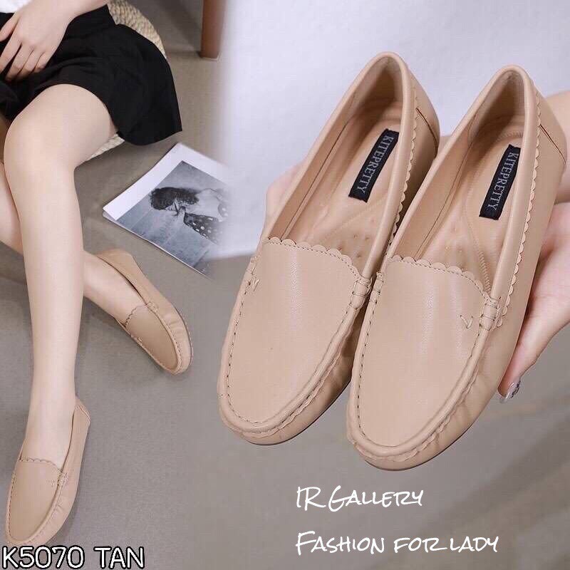 รองเท้าคัทชูหนังนิ่แบบสวม (สีครีม)