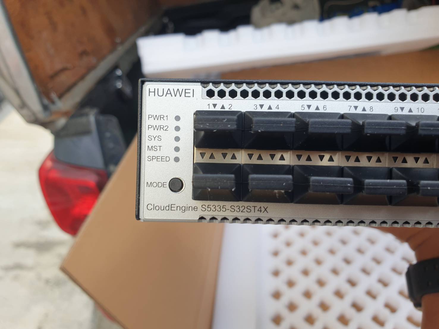 สวิตช์ S5735-S32ST4X Huawei Switch 24*GE SFP ports 8*10/100/1000BASE-T ports 4*10GE SFP+ port ของใหม่