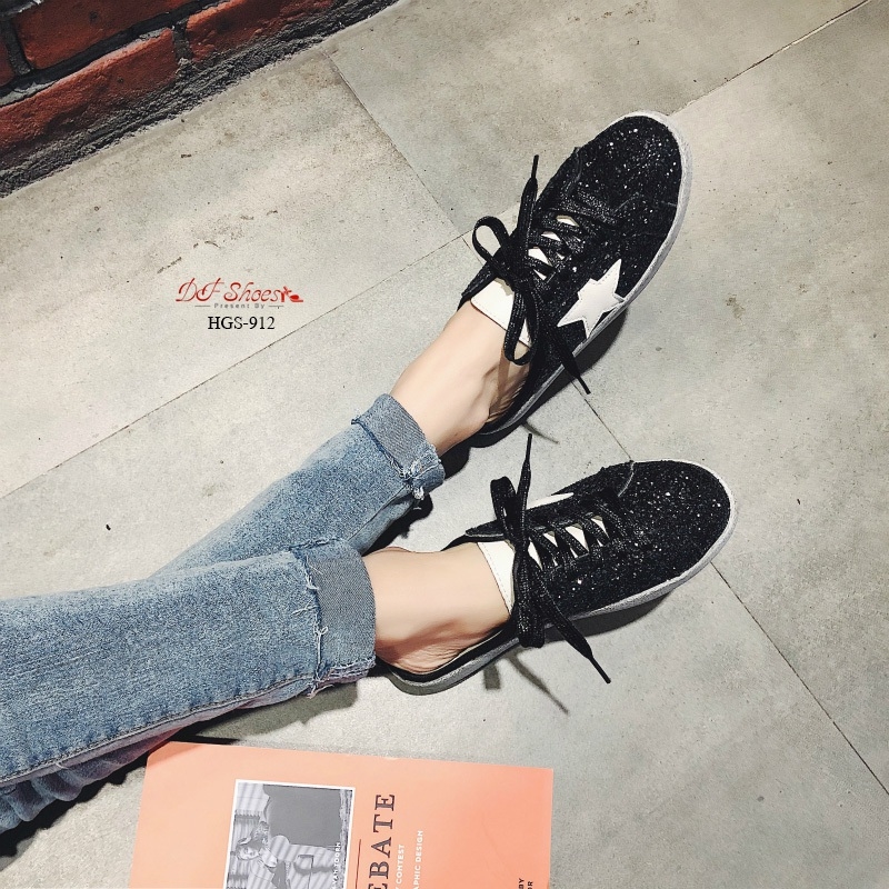 รองเท้าผ้าใบเปิดส้นกลิตเตอร์ลายดาว (สีดำ)