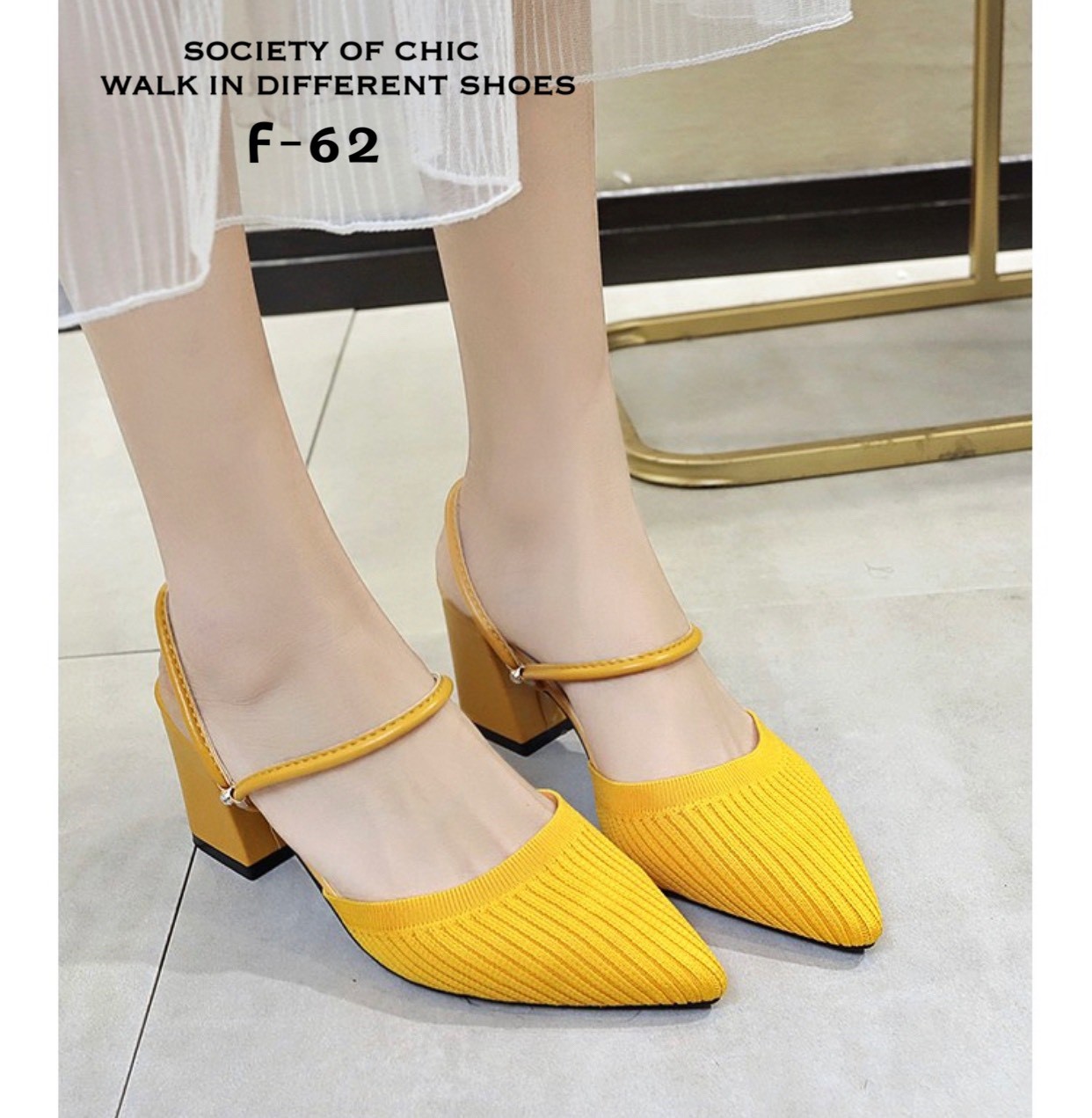 รองเท้าส้นเตี้ยสไตล์ Maxi (สีดำ)