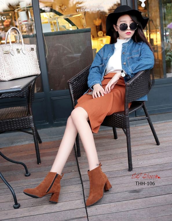 รองเท้าบูทสักหลาดทรงหัวแหลม (สีดำ)