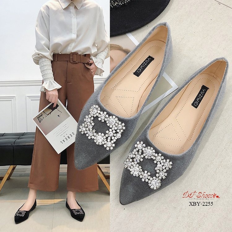 รองเท้าคัทชูส้นแบนแต่งคริสตัล (สีเทา)