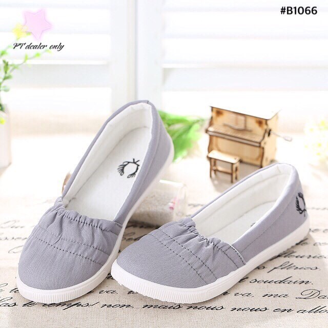 พร้อมส่ง : รองเท้าคัชชู Fred Perry (สีเทา)
