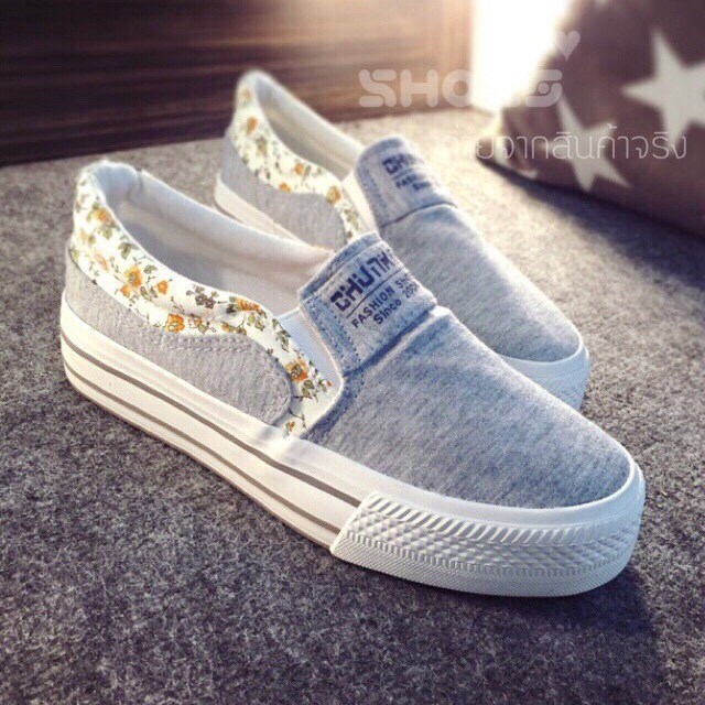 พร้อมส่ง : รองเท้าผ้าใบสไตล์เกาหลีลายดอกไม้ (เทา)