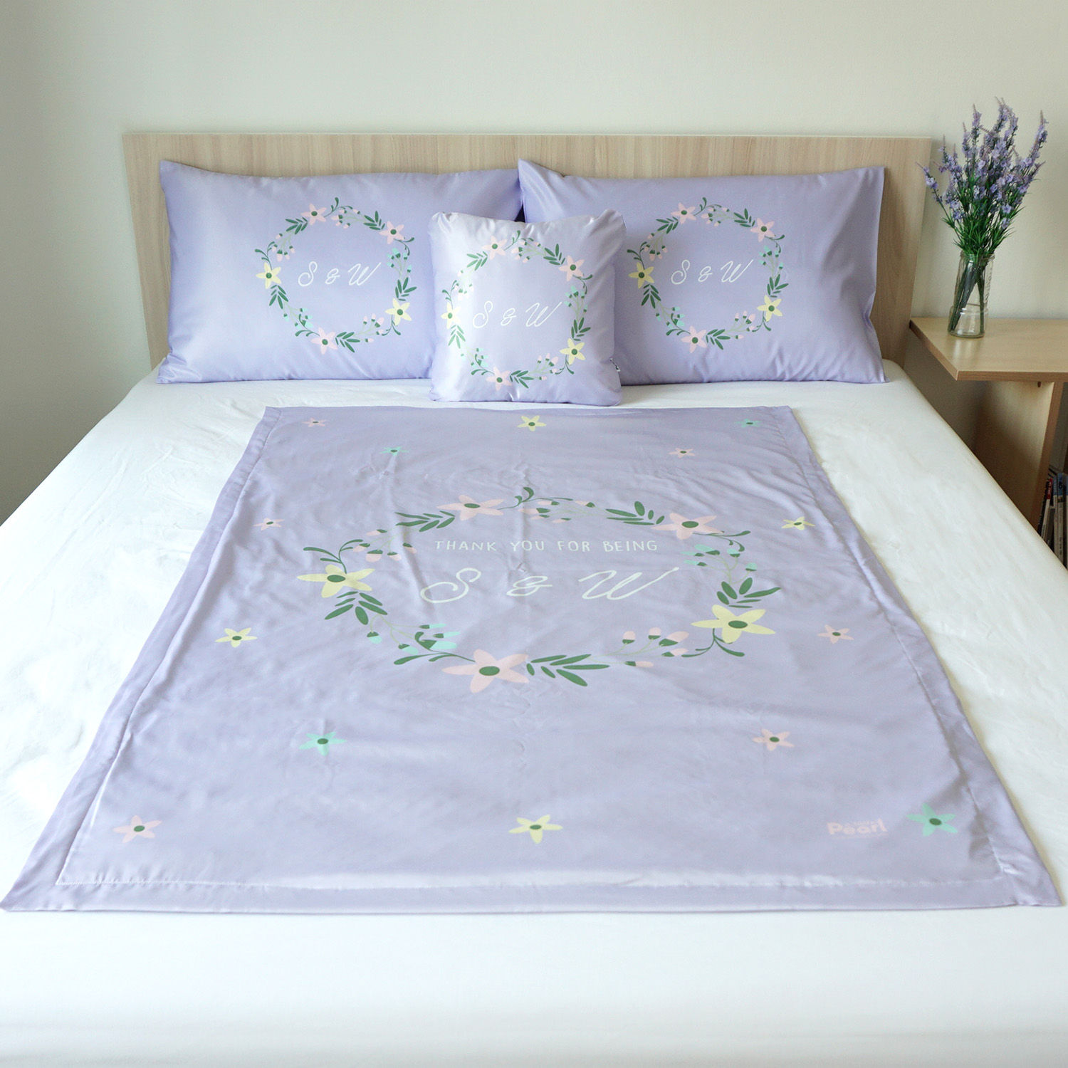 ชุดของขวัญแต่งงาน ปลอกหมอนคู่+หมอนอิง+ผ้าห่ม ขนาด 100x150cm ลาย Floral Frame - Lavender