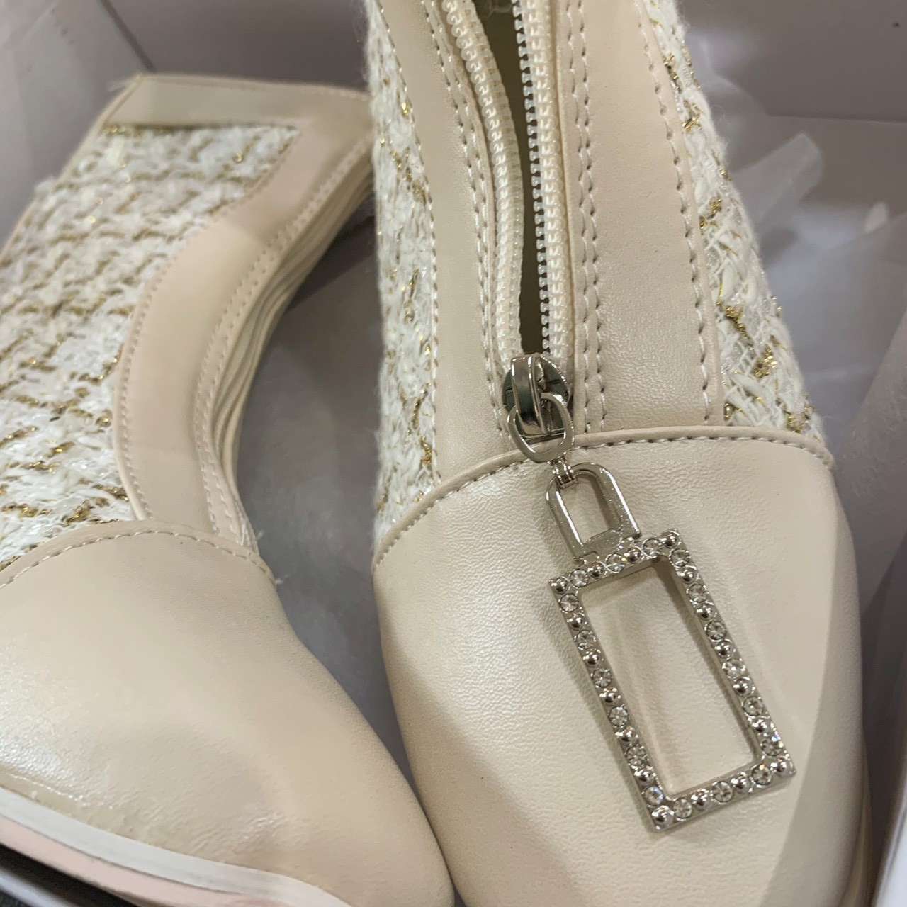 รองเท้าบูทแต่งซิปหน้า (สีครีม)