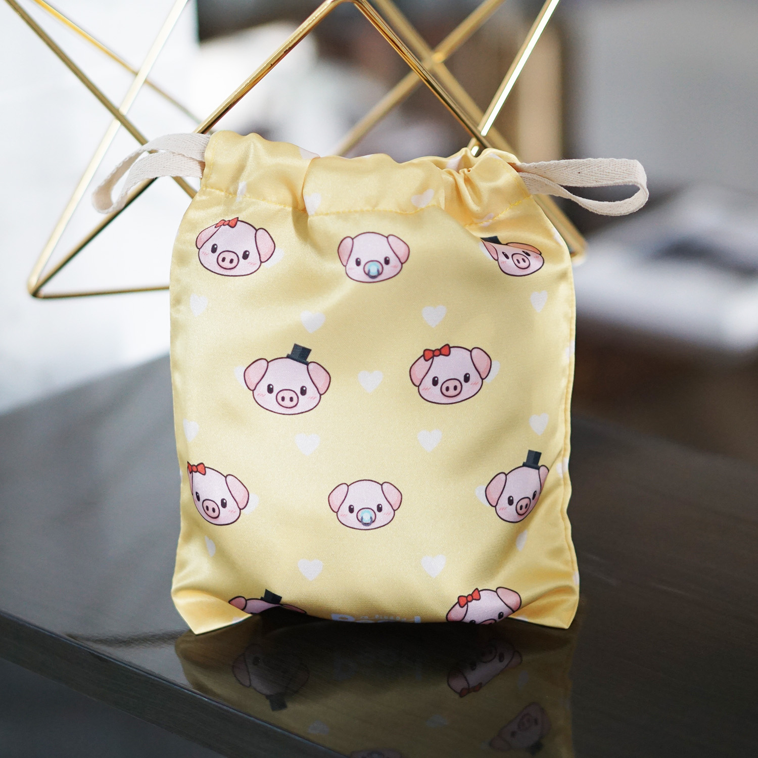ผ้าคลุมให้นม สั่งทำใส่ชือ ลาย Piggy Family - Yellow