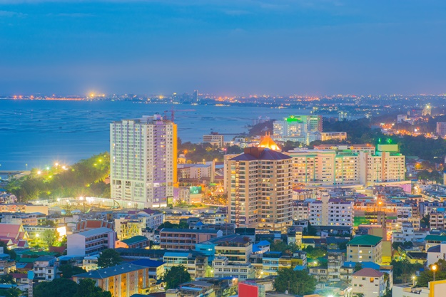 (ขออภัยได้ผู้เช่าแล้ว) ให้เช่ากิจการโรงแรมศรีราชา ระดับ 3 ดาว 47 ห้องพัก ใกล้ทะเล 600 เมตร