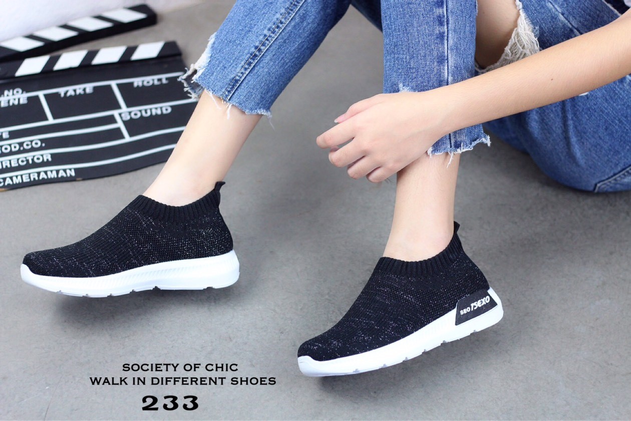 รองเท้าผ้าใบสวมผ้านิ่มแต่งขอบถุงเท้า (สีเทา)