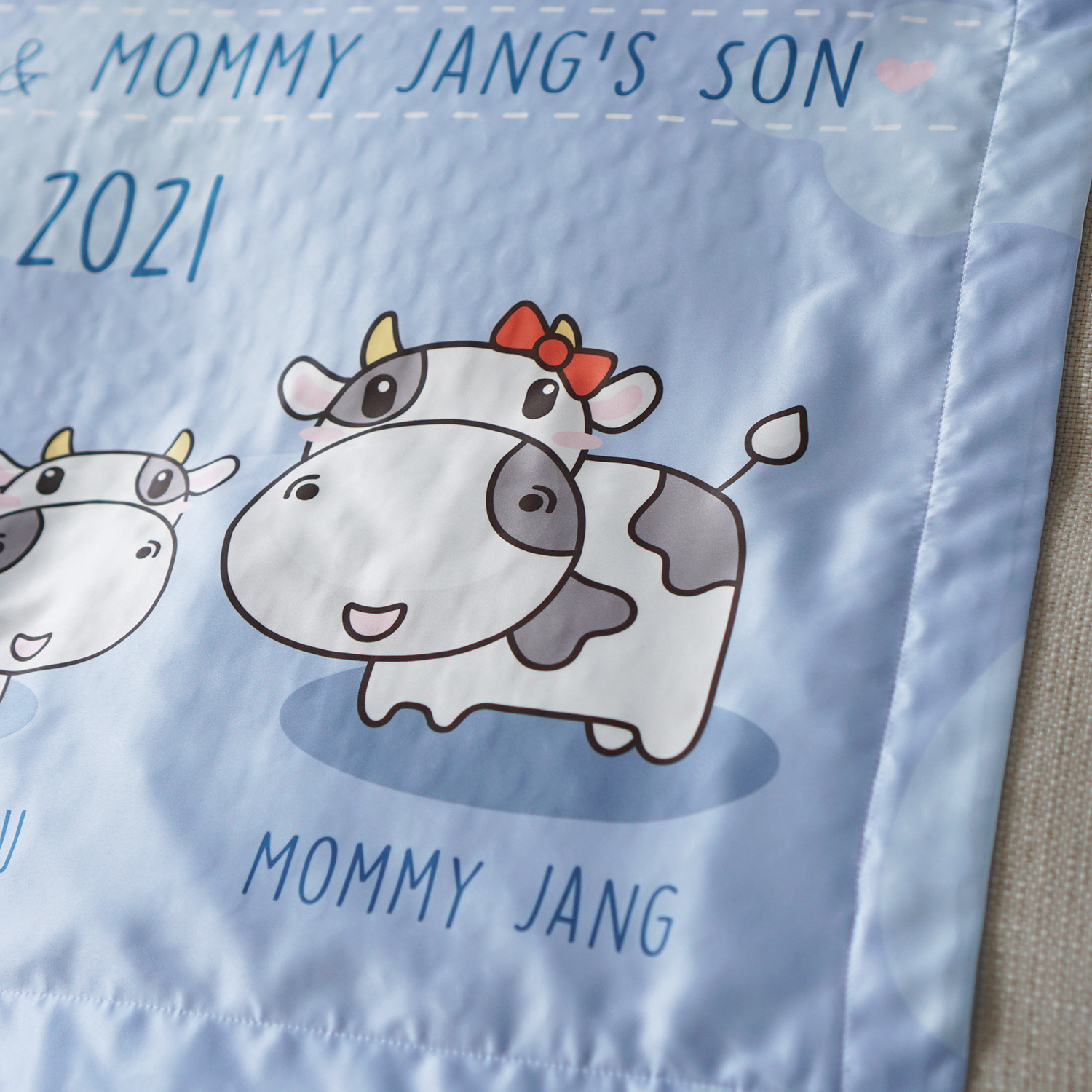 ผ้าห่ม สั่งทำใส่ชื่อ ลาย Cow1 - Indigo