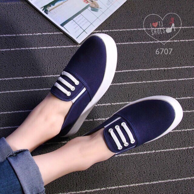 พร้อมส่ง : รองเท้าผ้าใบเกาหลีทรงมัฟฟิน (สีน้ำเงิน)