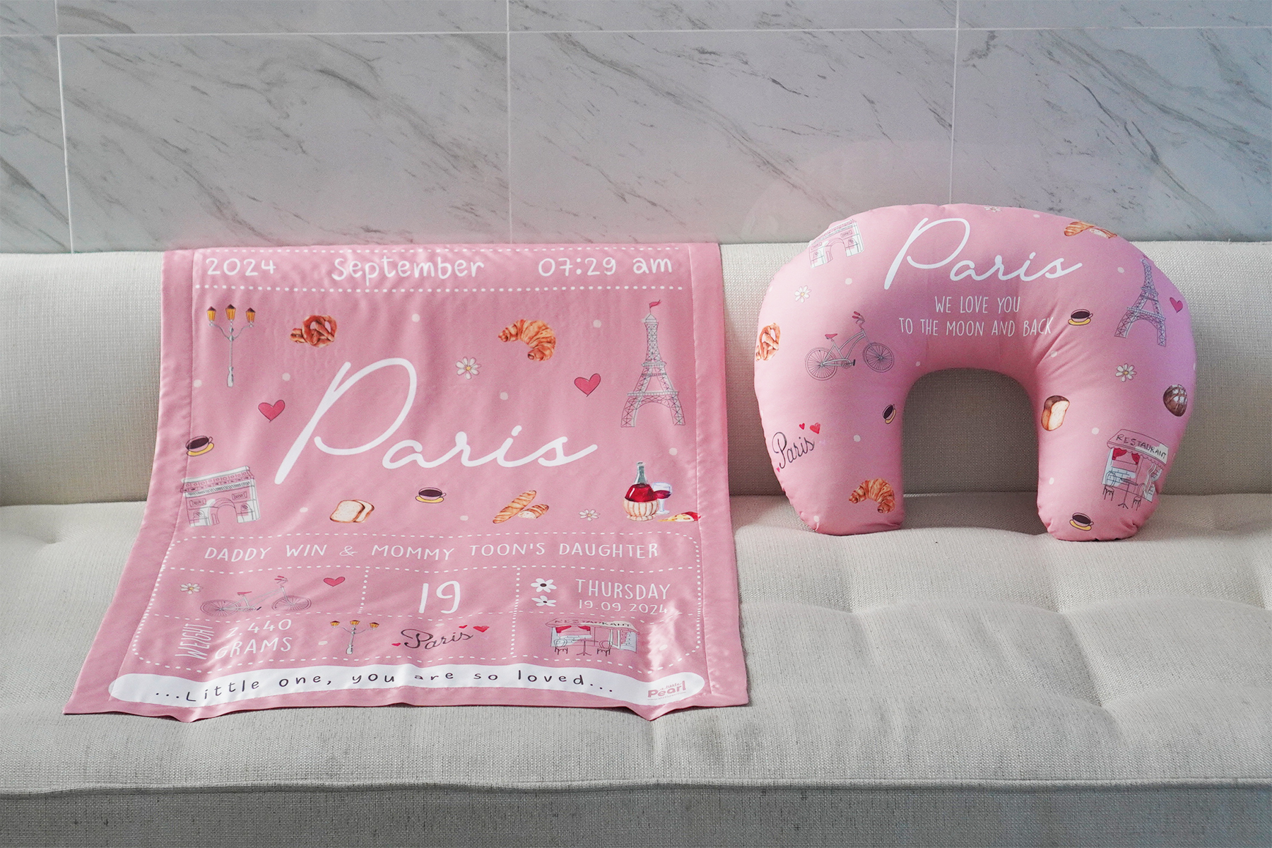 ชุดของขวัญเด็กแรกเกิด ผ้าห่ม ขนาด75x100cm + หมอนรองให้นม ลาย Paris - Pink