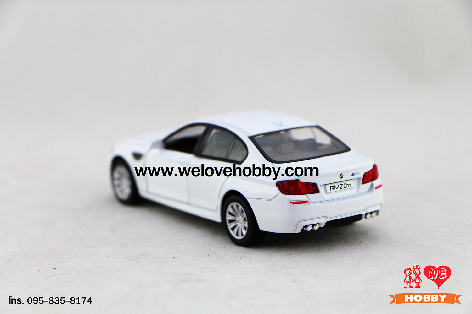 โมเดลรถ BMW M5 สีขาว Scale 1:32