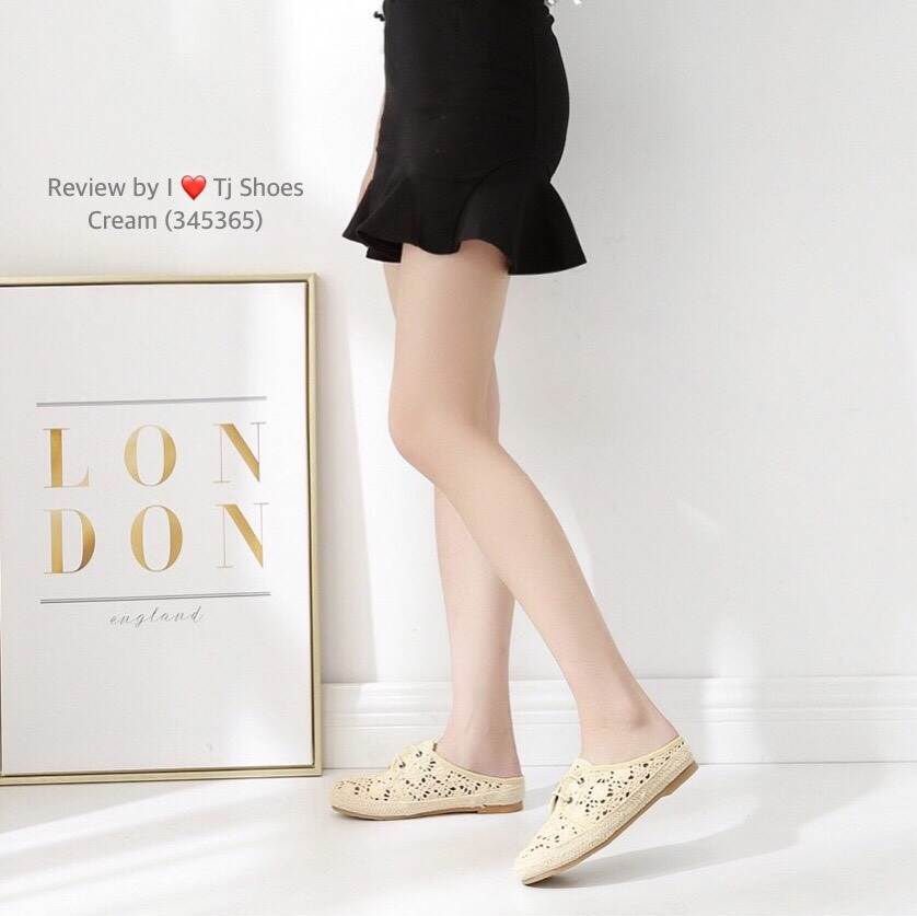 รองเท้าผ้าใบลูกไม้เปิดส้น (สีครีม)