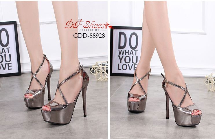 รองเท้าส้นสูงเมทัลลิคสายไขว้ (สีดำ)