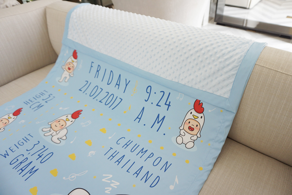ผ้าห่ม ใส่ประวัติแรกเกิด ลายกุ๊กไก่ สีฟ้า ไซส์ใหญ่ 100x150cm