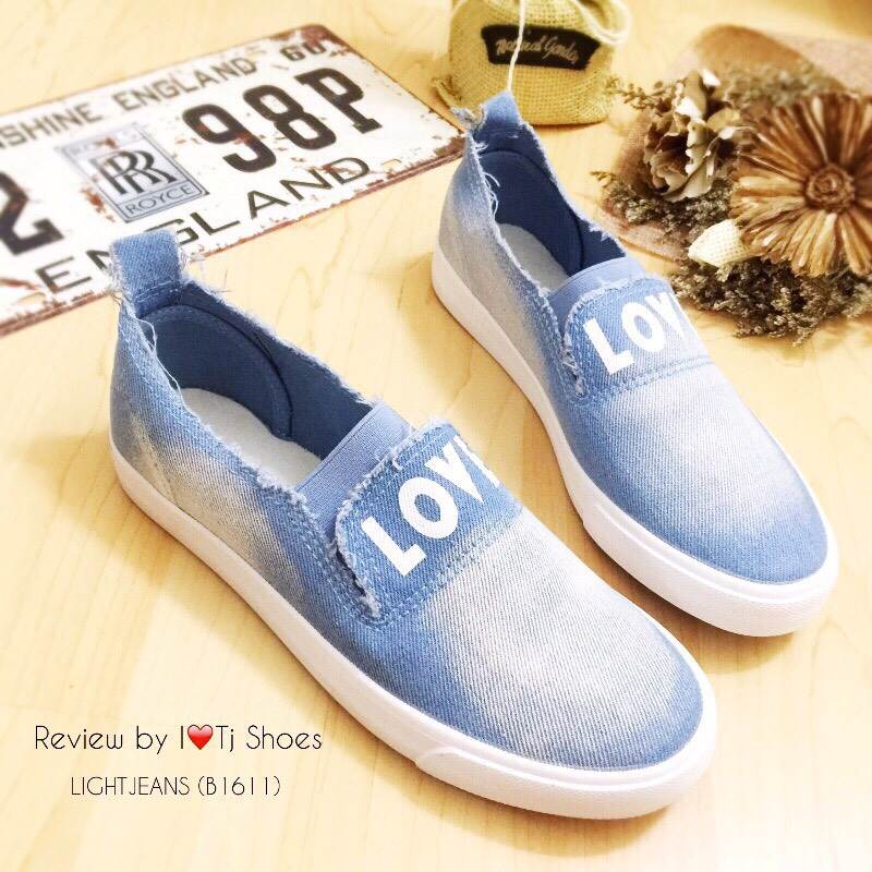 รองเท้าผ้าใบยีนส์ Love (สีอ่อน)