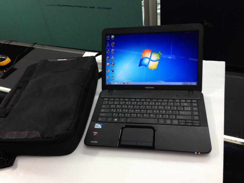 TOSHIBA Satellite C800-1030X