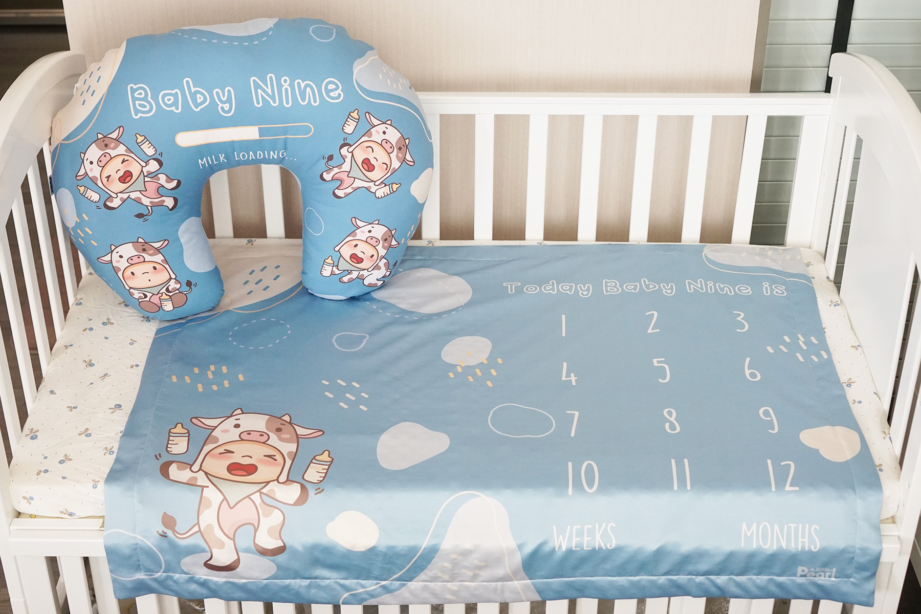 ชุดของขวัญเด็กแรกเกิด ผ้าห่ม ขนาด75x100cm + หมอนรองให้นม ลาย Cow2 - Blue