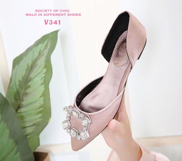 รองเท้าส้นแบนแต่งเพชรเว้าข้าง (สีเทา)