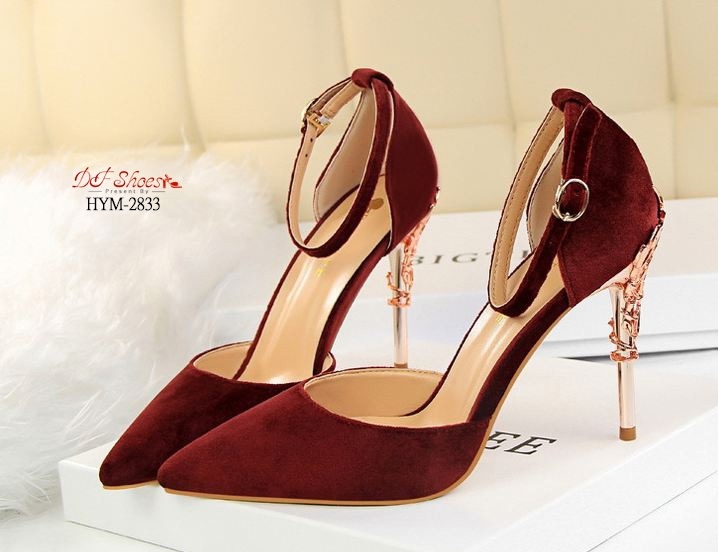 รองเท้าคัทชูส้นสูงแต่งส้นโลหะ (สีัเทา)