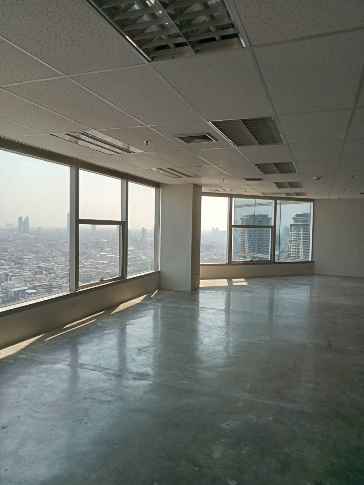 Empire Tower sathorn bangkok สำนักงานให้เช่าย่านสาทร ใกล้สถานีรถไฟฟ้า BTS ช่องนนทรี เพียง 300 เมตร