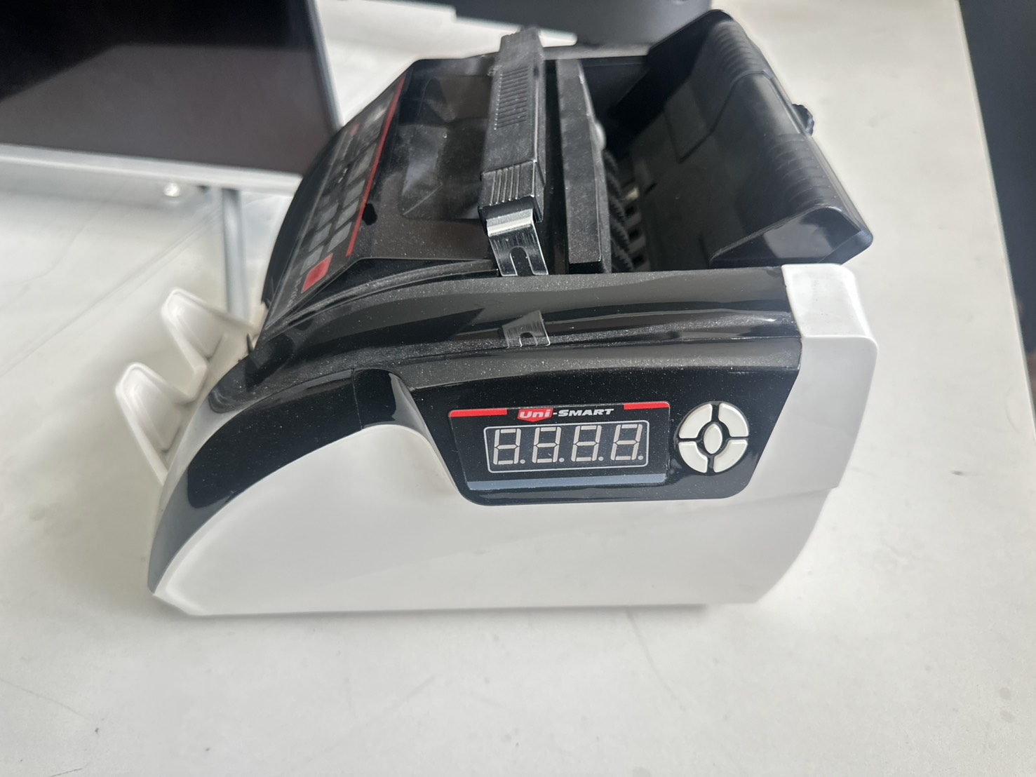 เครื่องตรวจนับธนบัตร (UN) ยูนิ-สมาร์ท US-2750